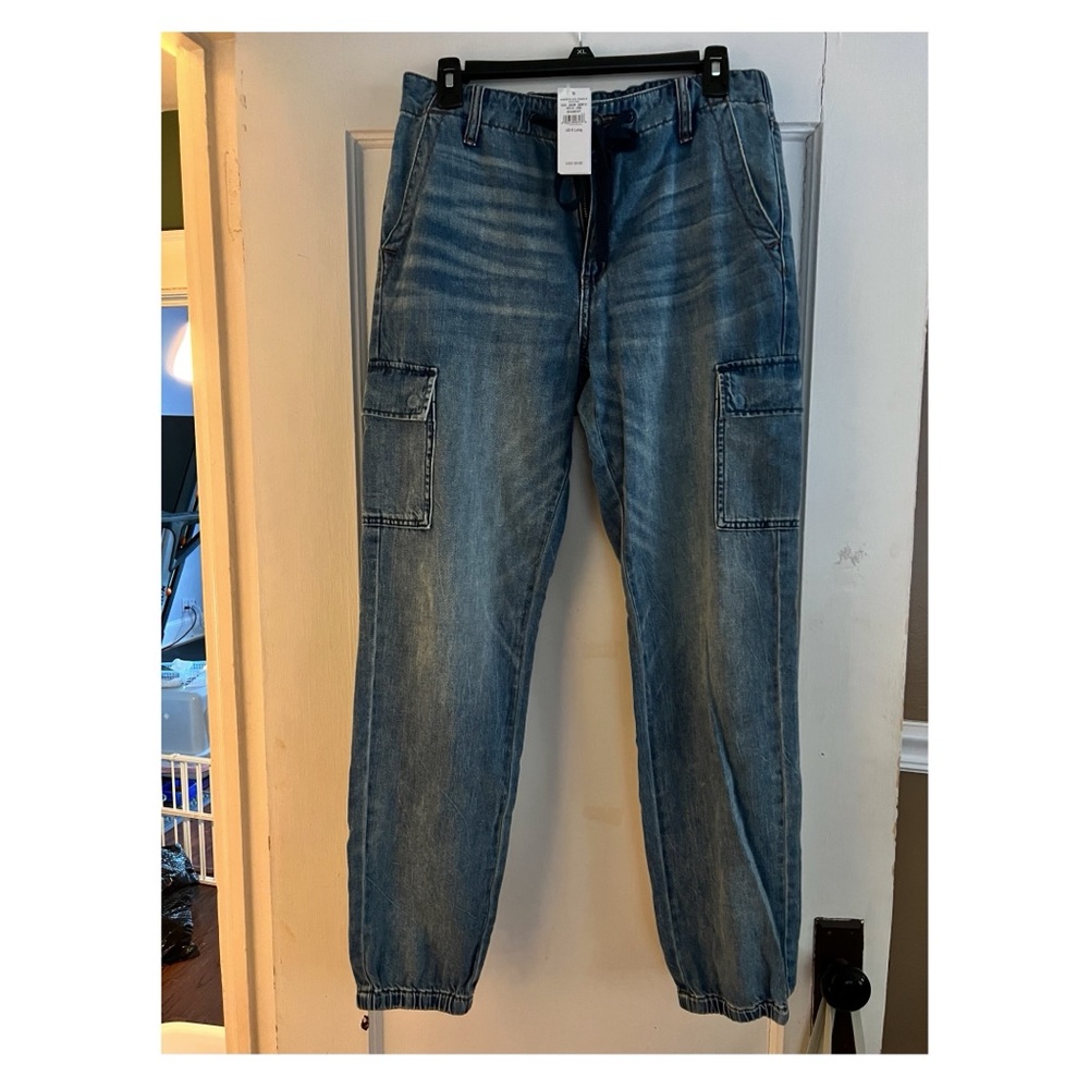 Pair of American Eagle Jogger Jeans. Size 6 Long but pretty normal length